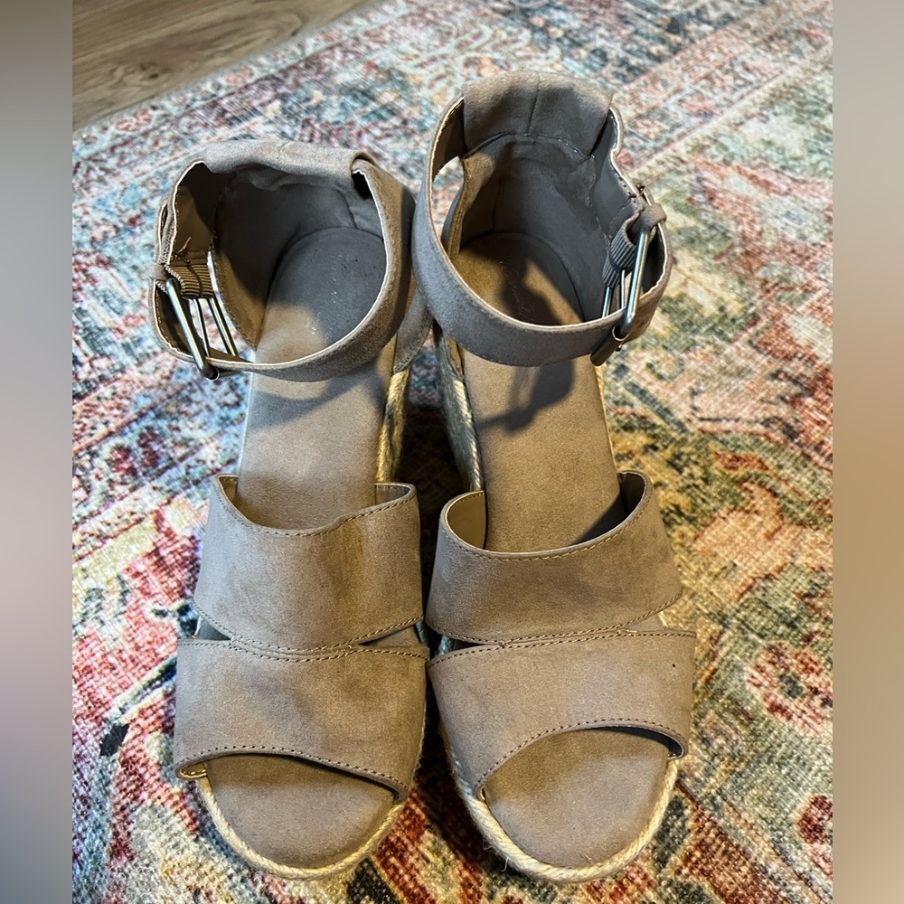 Target Universal Thread Wedges size 8.5